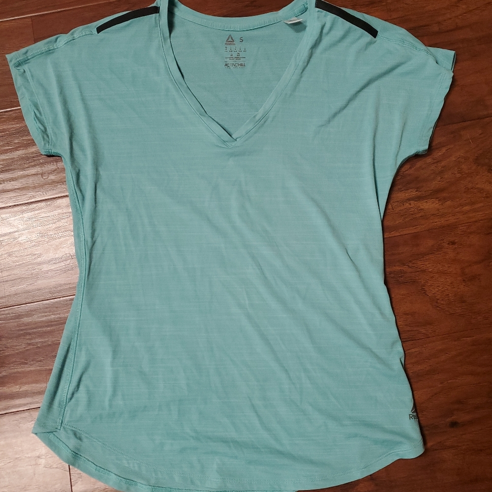 Reebok Women’s Activchill Shirt V-neck Small